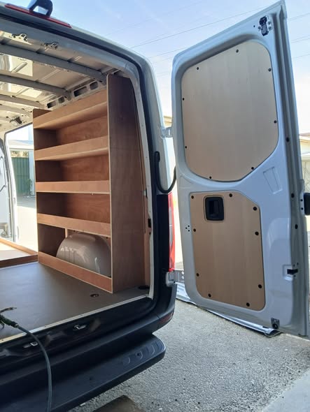 Rangements sur mesure dans un véhicule utilitaire