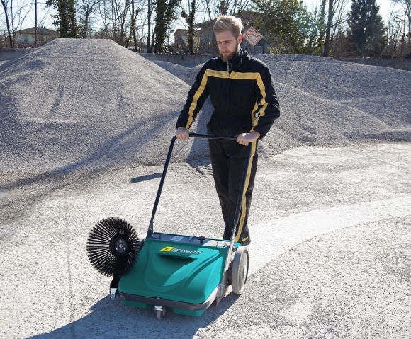 Balayeuse Eureka pour le nettoyage des surfaces extérieures
